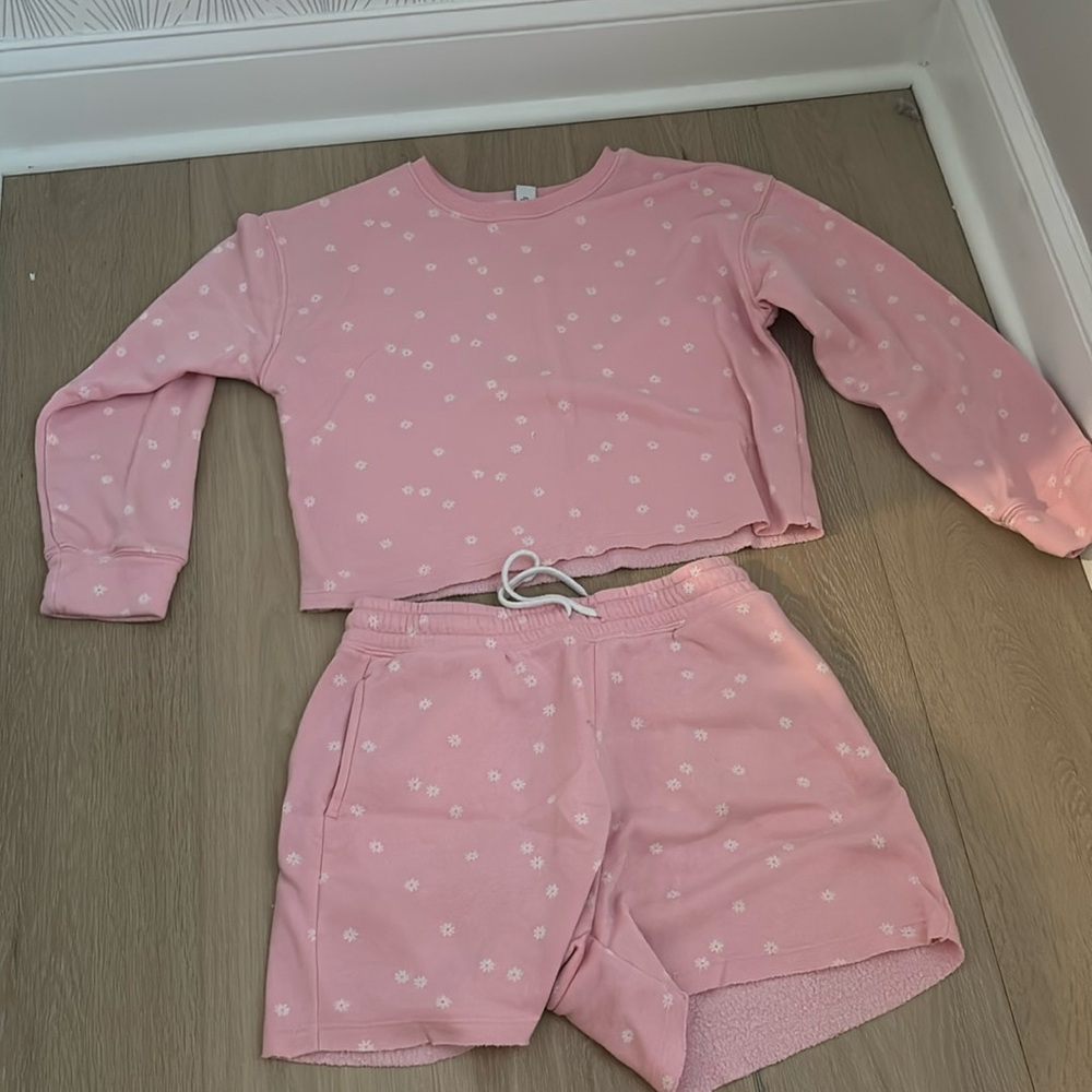 This is an old navy girls set.